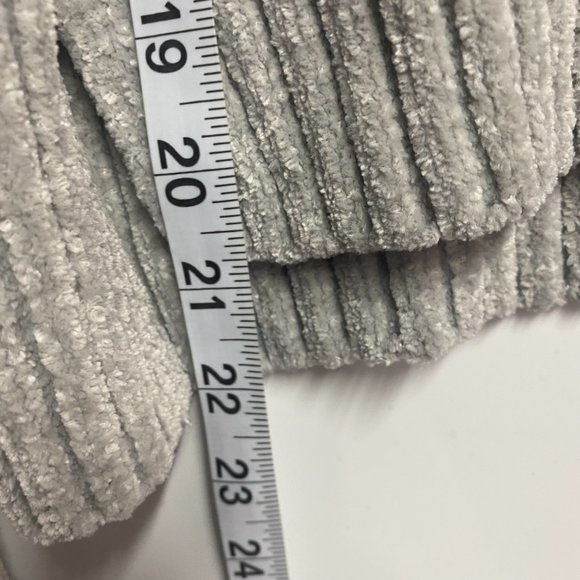 Hollister Gray V Neck Sweater Size XS - Picture 6 of 6